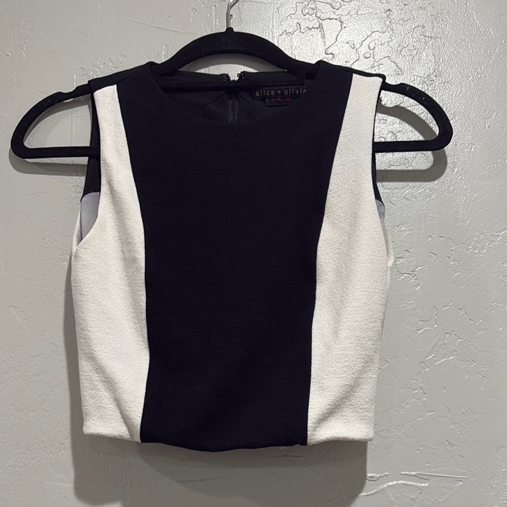 Alice + Olivia Black and White Fitted Sleeveless Tank Top